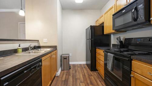 Greer Apartment | Landing Modern Apartment with Amazing Amenities (ID9830X28)
