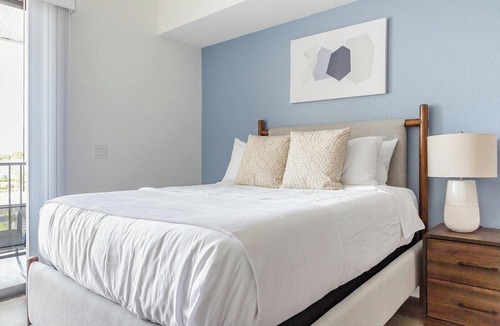 Golden Gate Apartment | Landing | Modern Studio, Courtyard, Clubhouse