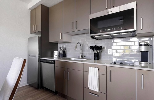 Golden Gate Apartment | Landing | Modern Studio, Clubhouse, Courtyard