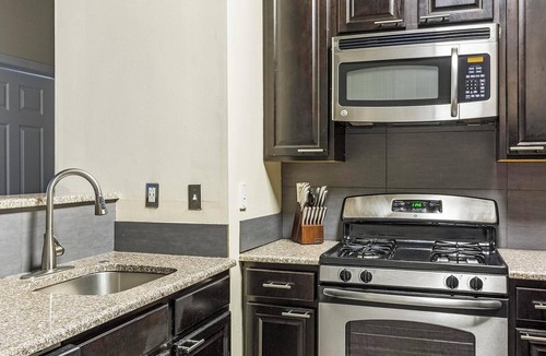 Norristown Apartment | Landing | Modern 2BD, Gym, Pool