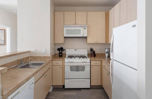 Norristown Apartment | Landing | Modern 2BD, Pool, Gym