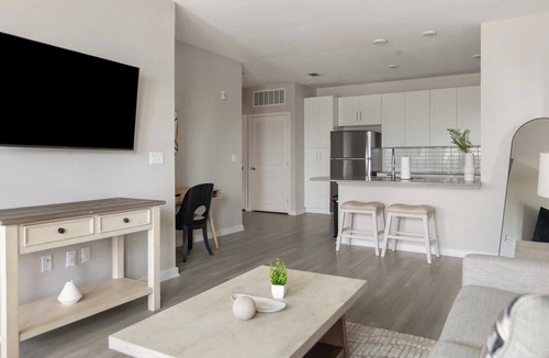 Sun City Center Apartment | Landing | Modern 2BD, Gym