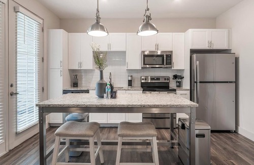 Florida Center Apartment | Landing | Spectacular 1BD, Gym, Game Room