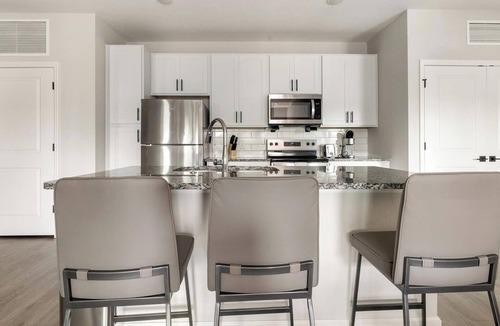 Port Malabar Apartment | Landing | Spectacular 2BD, Pool, Gym