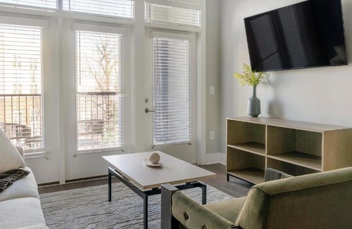North Decatur Apartment | Landing Spectacular 2BD Courtyard Gym