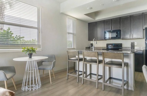 Eastwood Village Apartment | Landing | Spectacular 1BD, Gym, Clubhouse