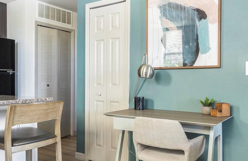 Eastwood Village Apartment | Landing | Spectacular 1BD, Gym, Clubhouse