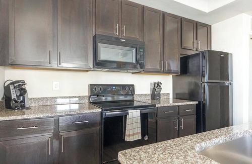 Eastwood Village Apartment | Landing | Spectacular 1BD, Gym, Clubhouse