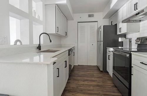 Fruitville Apartment | Landing | Spectacular 2BD, Gym, Clubhouse