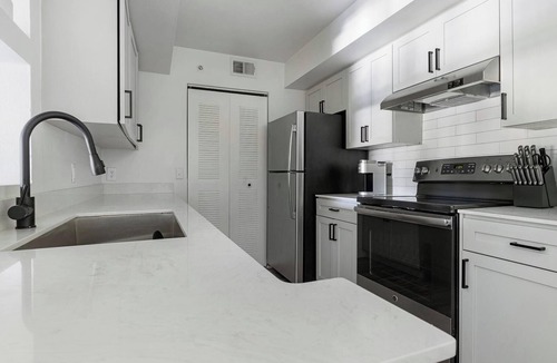 Fruitville Apartment | Landing | Spectacular 2BD, Gym, Clubhouse