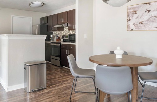 Stockbridge Apartment | Landing | Spectacular 2BD, Gym, Clubhouse