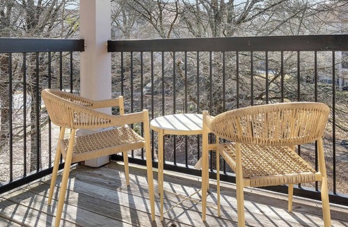 Stockbridge Apartment | Landing | Spectacular 2BD, Gym, Clubhouse