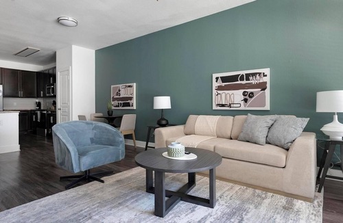 Stockbridge Apartment | Landing | Spectacular 3BD, Clubhouse, Gym
