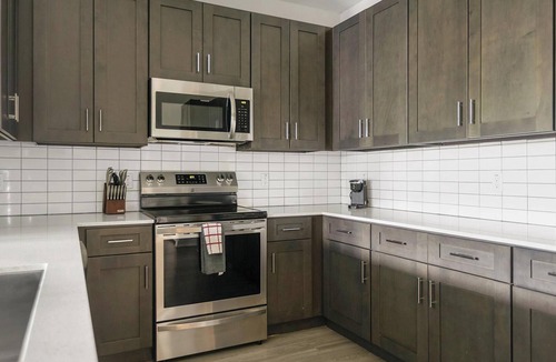 Sun City Center Apartment | Landing | Stunning 1BD, Gym