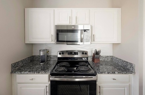 Murfreesboro Apartment | Landing | Stunning 1BD, Gym, Clubhouse