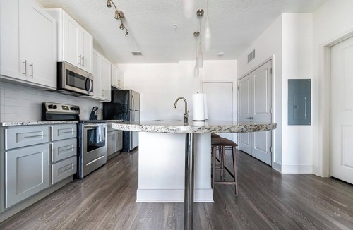Venice Apartment | Landing | Stunning 1BD, Clubhouse, Pool