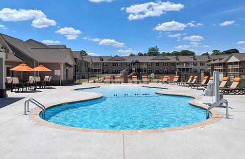 Lyman Apartment | Landing | Stunning 1BD, Pool, Gym