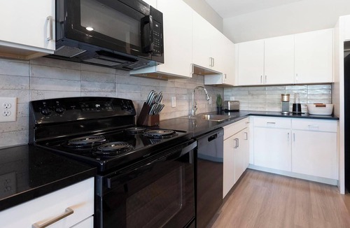 Pinch District Apartment | Landing | Stunning 1BD, Rooftop Lounge, Gym