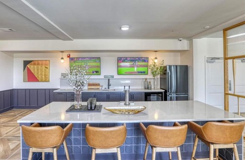 Downtown Knoxville Apartment | Landing | Stunning 1BD, Pool, Game Room
