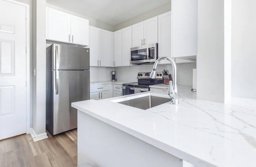 Raritan Apartment | Landing | Stunning 2BD, Game Room, Courtyard