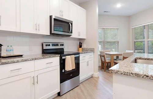 Southeast Orlando Apartment | Landing | Stunning 2BD, Gym, Clubhouse