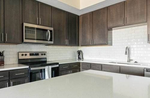 Palmetto Apartment | Landing | Stunning 2BD, Pool, Clubhouse