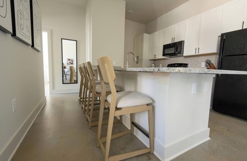 Charlotte Apartment | Landing | Stunning 2BD, Clubhouse, Pool