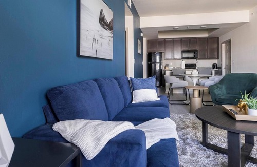 Eastwood Village Apartment | Landing | Stunning 2BD, Tennis Court, Pool