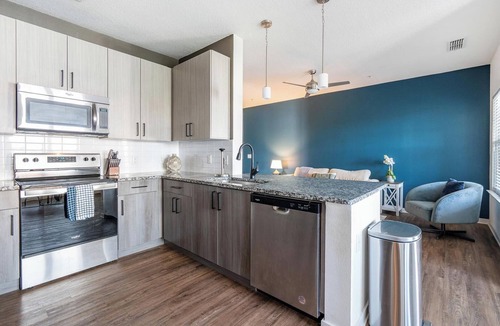 Tropic Apartment | Landing | Stunning 2BD, Pool, Courtyard