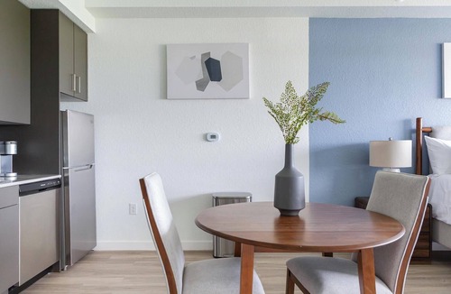 Golden Gate Apartment | Landing | Stunning Studio, Clubhouse, Courtyard