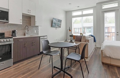 East Side Apartment | Landing | Stunning Studio, Clubhouse, Gym