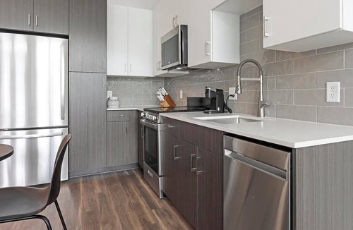 East Side Apartment | Landing | Stunning Studio, Clubhouse, Gym