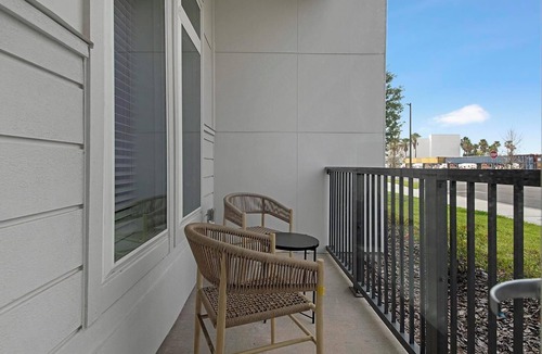 Florida Center Apartment | Landing | Stylish 1BD, Clubhouse, Gym