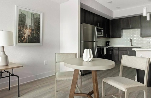 Palmetto Apartment | Landing | Stylish 1BD, Gym, Pool