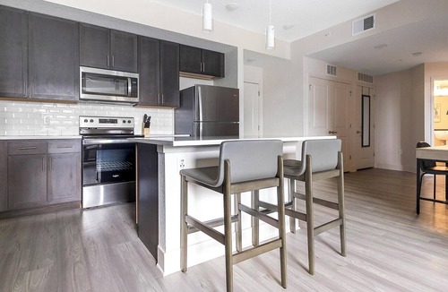 Palmetto Apartment | Landing | Stylish 1BD, Pool, Gym