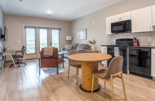 Pinch District Apartment | Landing | Stylish 1BD, Rooftop Lounge, Yoga Studio