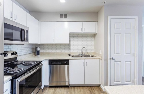 Tallahassee Apartment | Landing | Stylish 1BD, Gym, Game Room