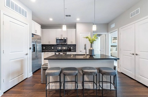 Interchange Square Apartment | Landing | Stylish 1BD, Yoga Studio, Clubhouse