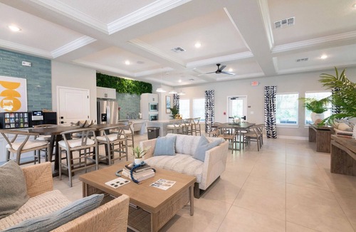 Newberry Apartment | Landing | Stylish 2BD, Gym, Pool