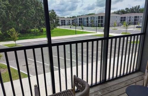 Newberry Apartment | Landing | Stylish 2BD, Gym, Pool