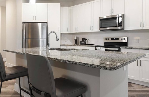 Southeast Orlando Apartment | Landing | Stylish 2BD, Pool, Gym