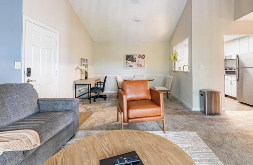Interchange Square Apartment | Landing | Stylish 2BD, Tennis Court, Gym