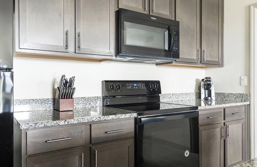 Eastwood Village Apartment | Landing | Stylish 2BD, Gym, Clubhouse