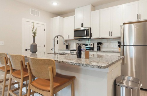 Beaufort Apartment | Landing | Stylish 2BD, Gym