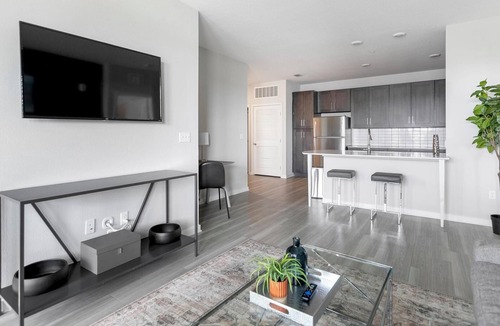 Sun City Center Apartment | Landing | Stylish 2BD, Gym