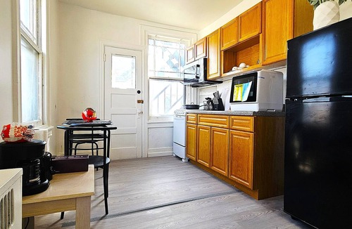 Lansdowne Apartment | Lansdowne Sweet 2nd floor APT, only 20 mins to PHL