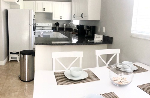 East Ocean Ave House | Lantana Beach Escape - 3/2 - close to everything