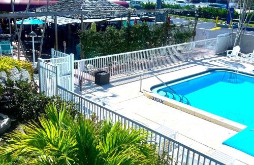 Whitfield Hotel | Lantern Inn & Suites - Sarasota