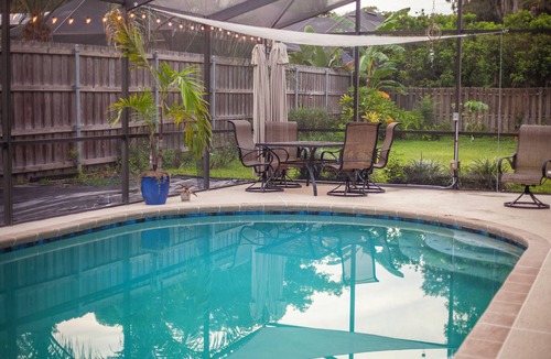 St. Johns Bluff House | Lapin House - Charming & fun with pool & pool table