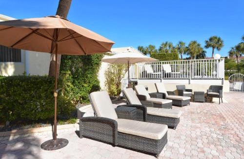 Longboat Key Apartment | LaPlaya 104A Gulf front Walk right from your lanai onto the private beach